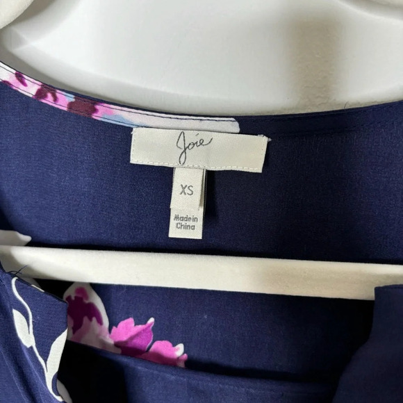 Joie Silk Floral Print Blouse Size XS Navy Blue Pink  White - Picture 5 of 7